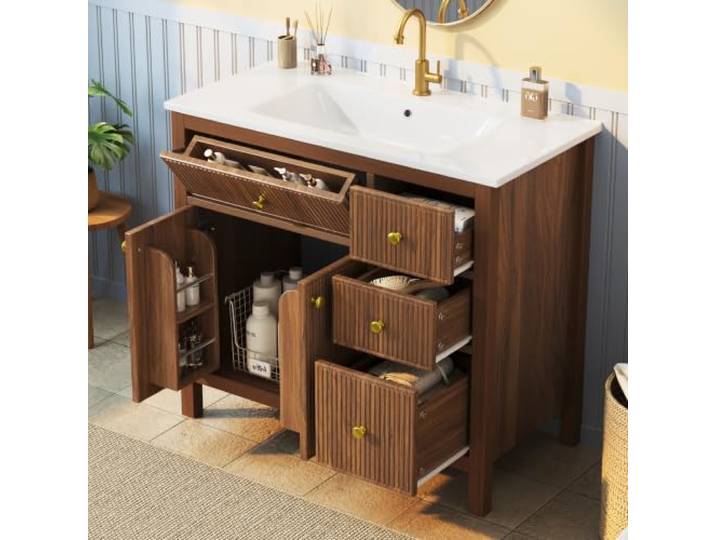91 cm Badezimmerschrank mit Keramik-Waschbecken, vollflächiger vertikaler Wellenmuster‑Textur, Soft-Close-Scharniere, Doppeltüren & Einlegeböden, mehreren Schubladen, ohne Wasserhahn, Walnuss