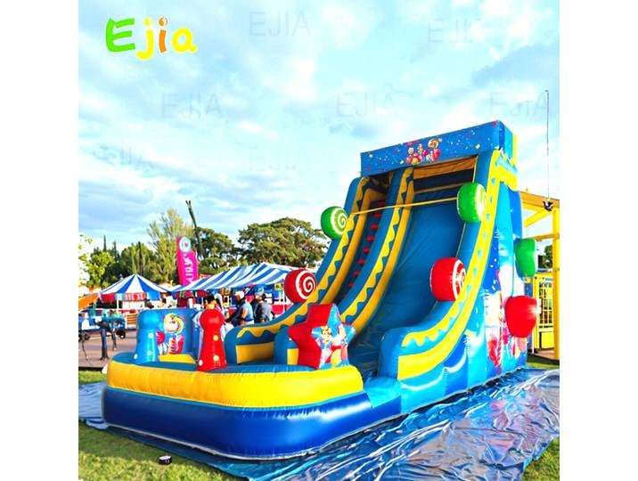 Aire de jeux extérieure de qualité commerciale, thème de bonbons, toboggans d'eau gonflable, ballon gonflable avec toboggan pour parc d'attractions