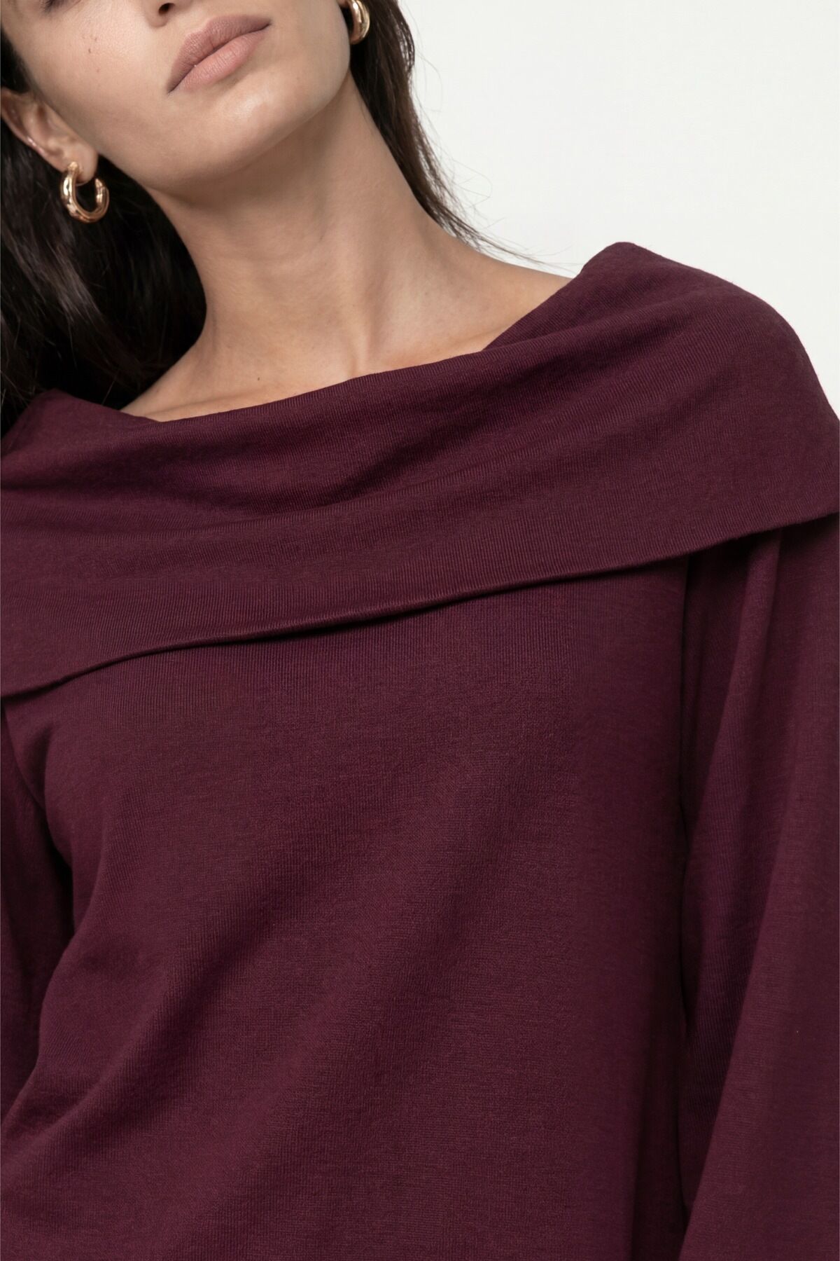 Sweatshirt MONARI "Sweatshirt Basic Carmenkragen", Damen, Gr. 42, lila (dkbordeaux), Web, Obermaterial: 55% Polyester, 38% Viskose, 7% Elasthan, unifarben, regular fit taillenbedeckt, Carmenausschnitt, eingesetzt elastischer Bund, Sweatshirts Sweatshirt, 