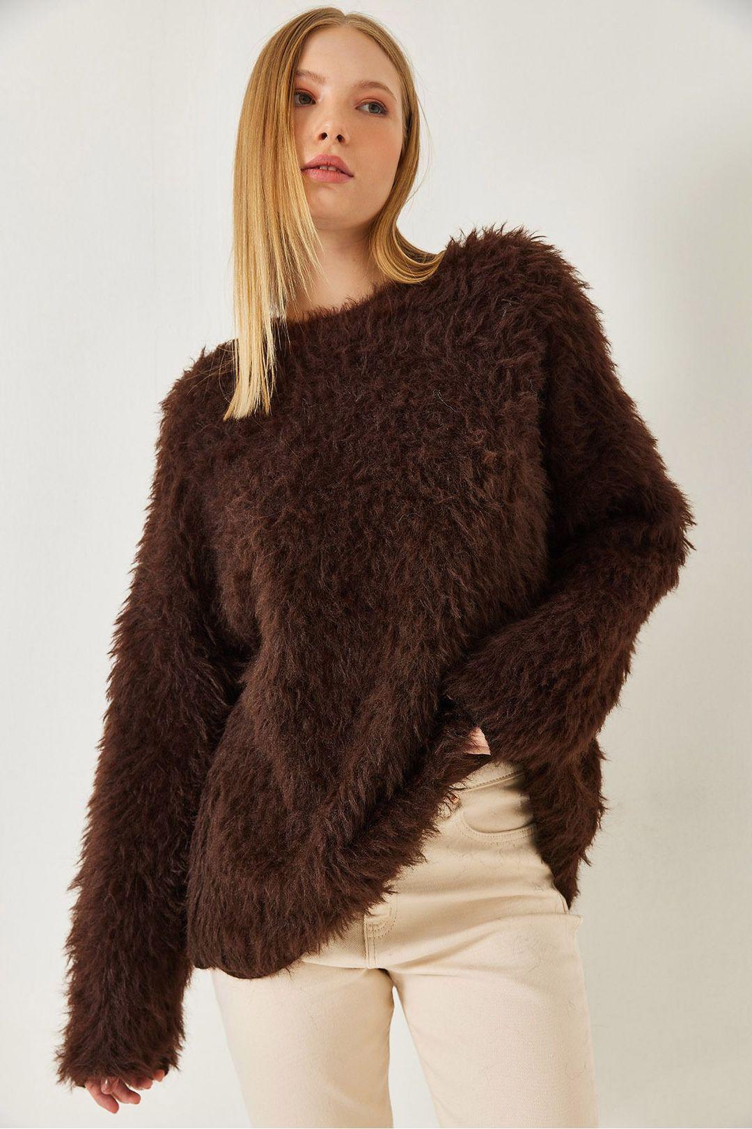Überdimensionierter strukturierter Strickpullover mit plüschigen Details