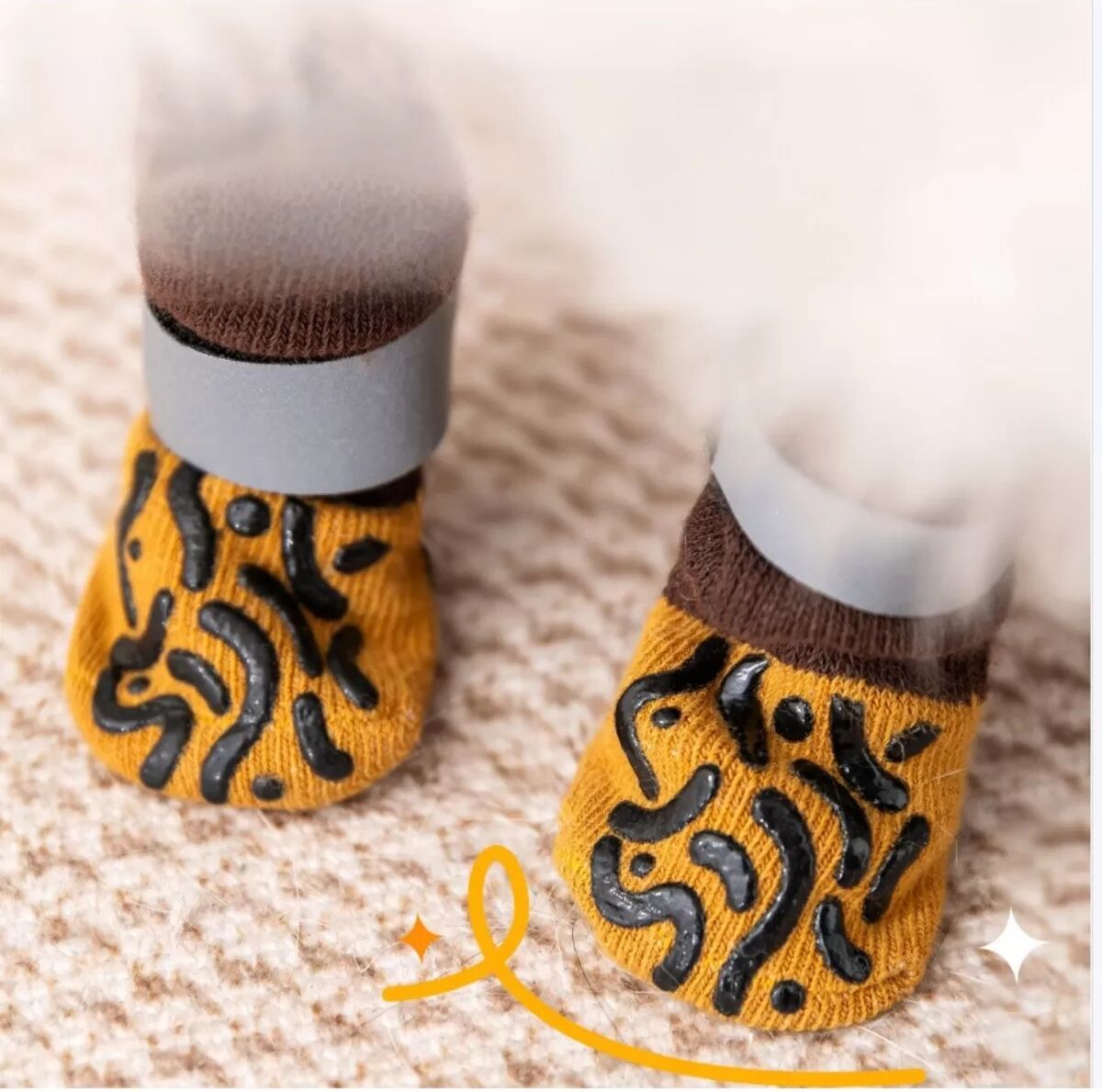 INF Rutschfeste, geräuschlose Haustiersocken - Braune Polyester-Hundesocken mit Reflektorstreifen (4er-Set)