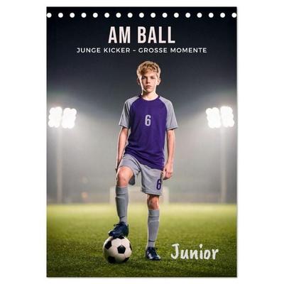 Am Ball Junior - Junge Kicker - Große Momente (Tischkalender 2027 DIN A5 hoch), CALVENDO Monatskalender