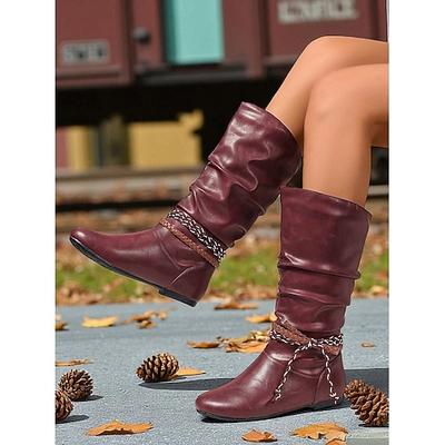 Burgunderrote Damenstiefel aus Kunstleder mit halbhoher Schafthöhe – lässige, flache Reitstiefel mit geflochtenen Riemen für Herbstausflüge, Reisen und Outdoor-Festivals
