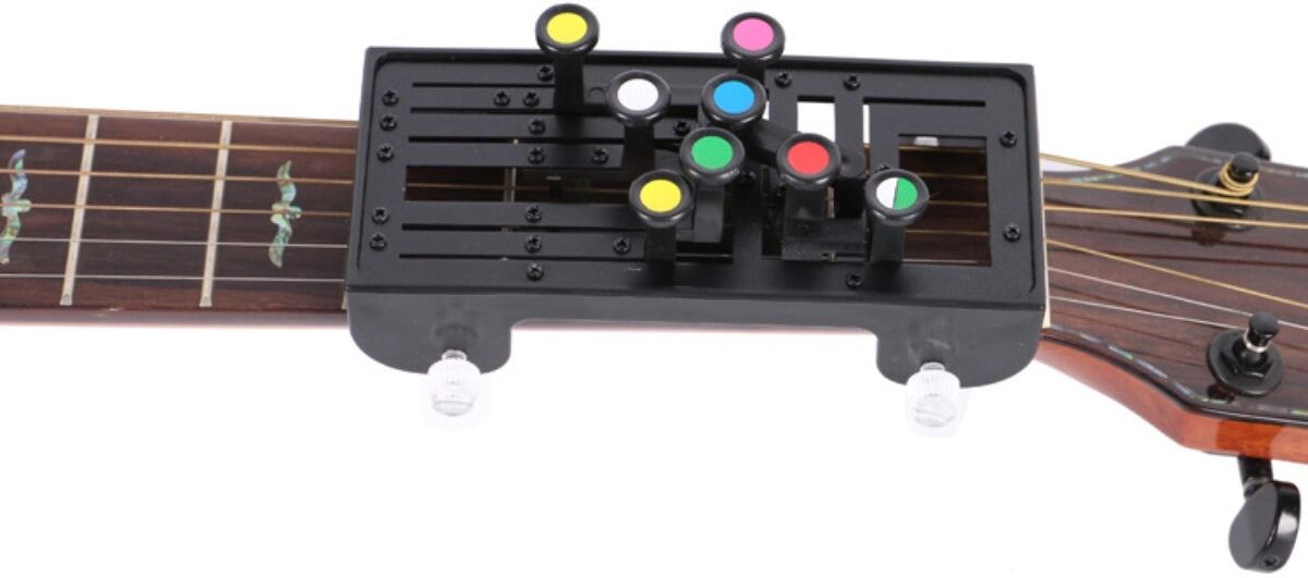 INF Assistant d'accords pour guitare - Bouton unique, 6 accords prédéfinis et design transparent à mémoire de couleur Argent