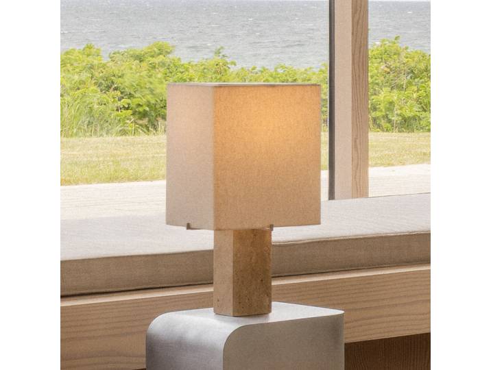 Nonna Tischlampe, travertin-/sandfarben, Höhe 49 cm, Stoff Audo Copenhagen - Wohnzimmer - Design - Stoff / Textil - Mit Schirm