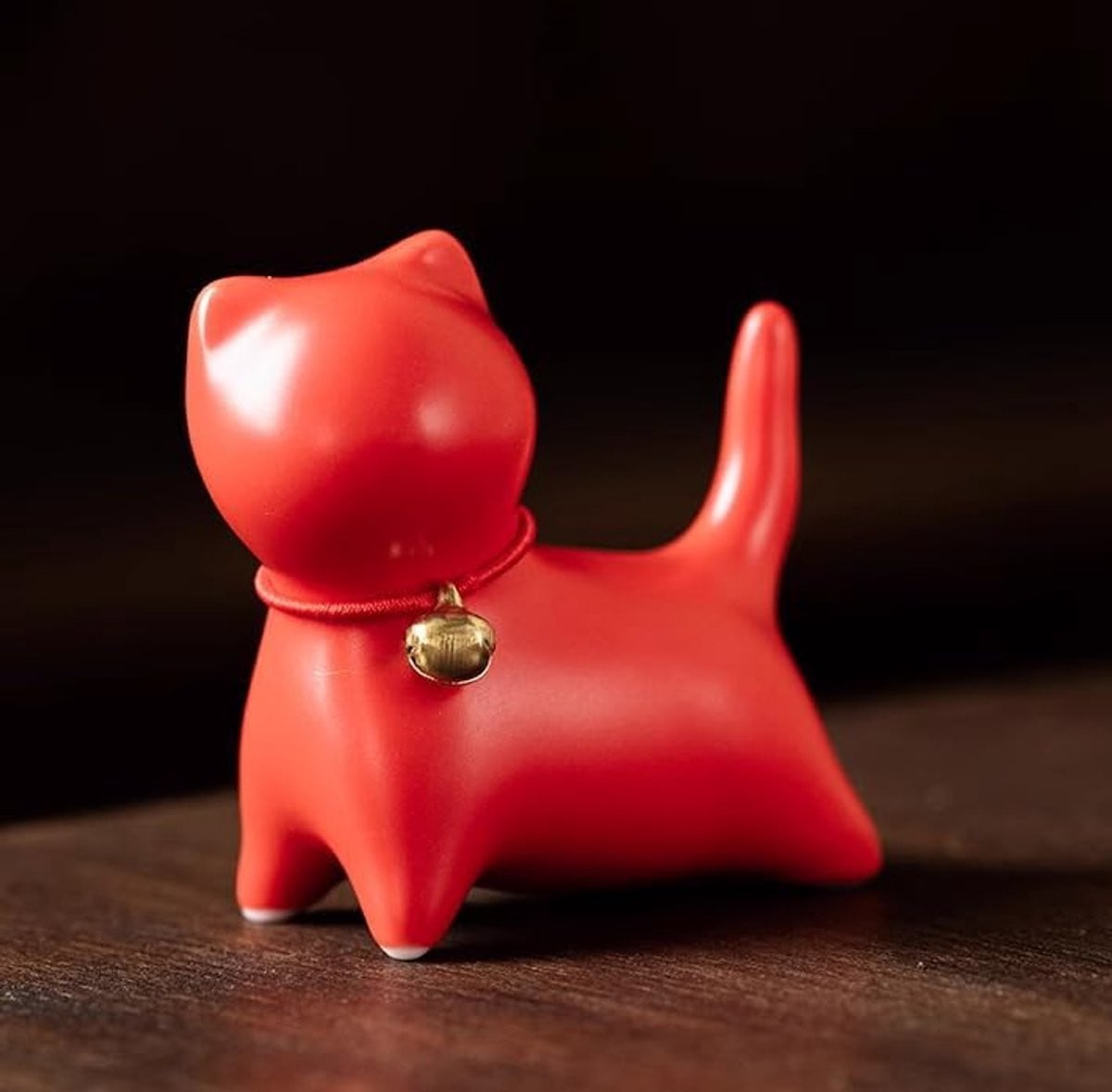 Handgemaakt Keramiek Kat Beeldje voor Bureau Decoratie - Rood - B/D/H: 5 x 2.5 x 4.5 cm