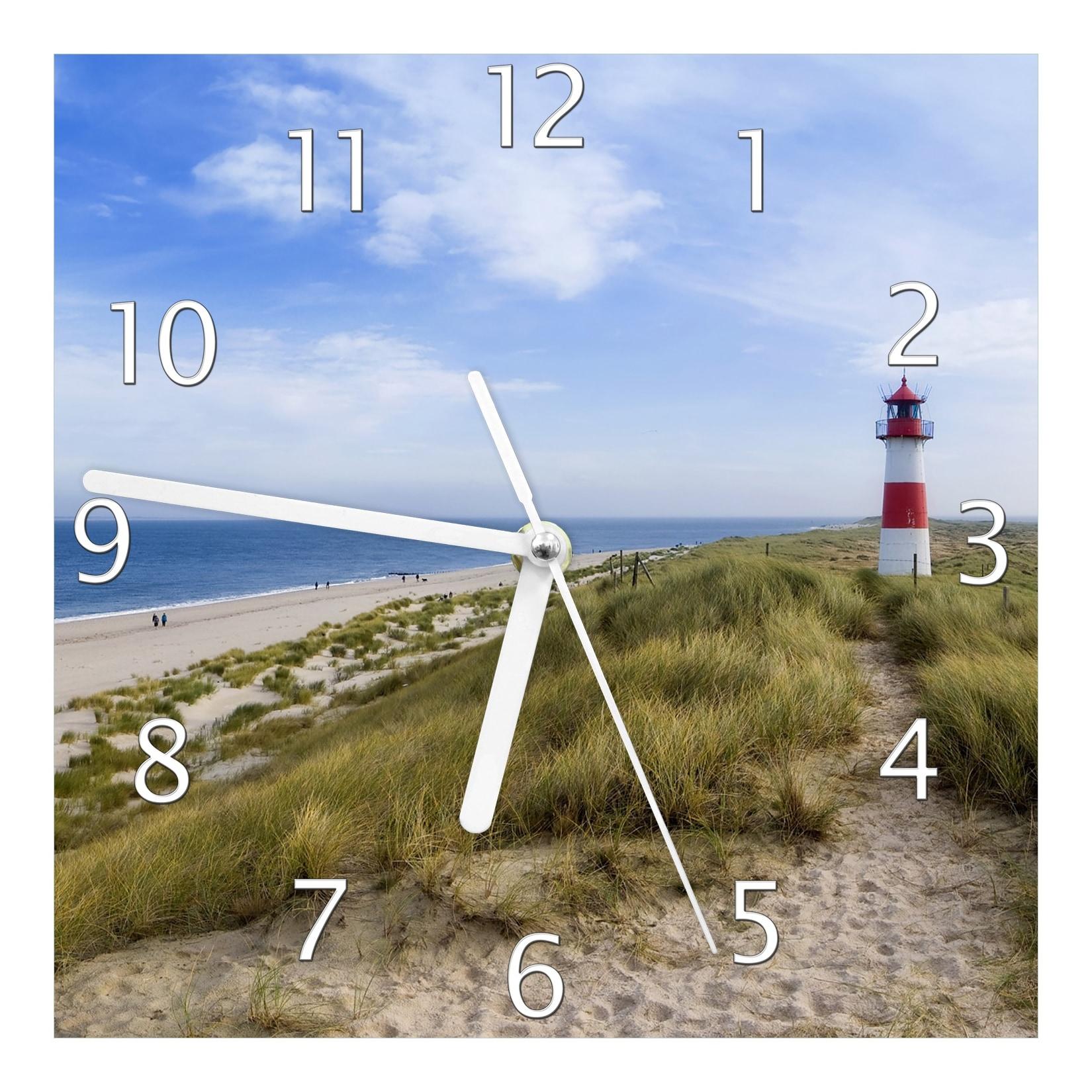 Wallario Uhr 20 x 20 cm, weiße Zeiger Am Strand von Sylt Leuchtturm auf der Düne Panorama