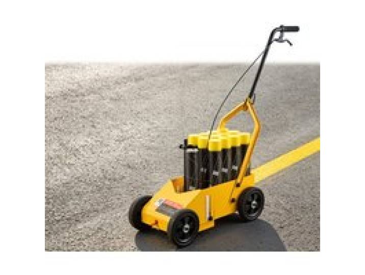 VEVOR Chariot de Marquage de Ligne à 4 Roues, Capacité 12 Bombes, Jaune, Largeur de Bande Réglable 50-100 mm, Machine de Marquage Routier Manuelle en Acier, avec Buse d'Adaptation, pour Sol de Parking