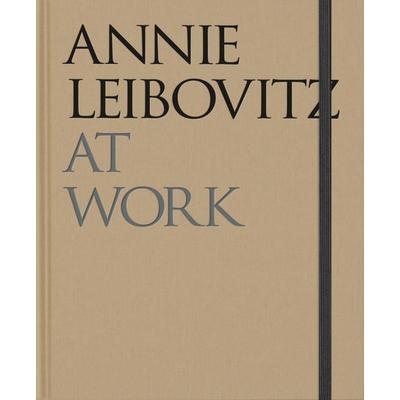 Annie Leibovitz At Work, Gebundene Ausgabe von Annie Leibovitz, Phaidon, 978-1-83866-820-4