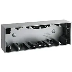 Berker K.5 - Aufputz-Gehäuse 3fach - waagerecht (Aluminium)