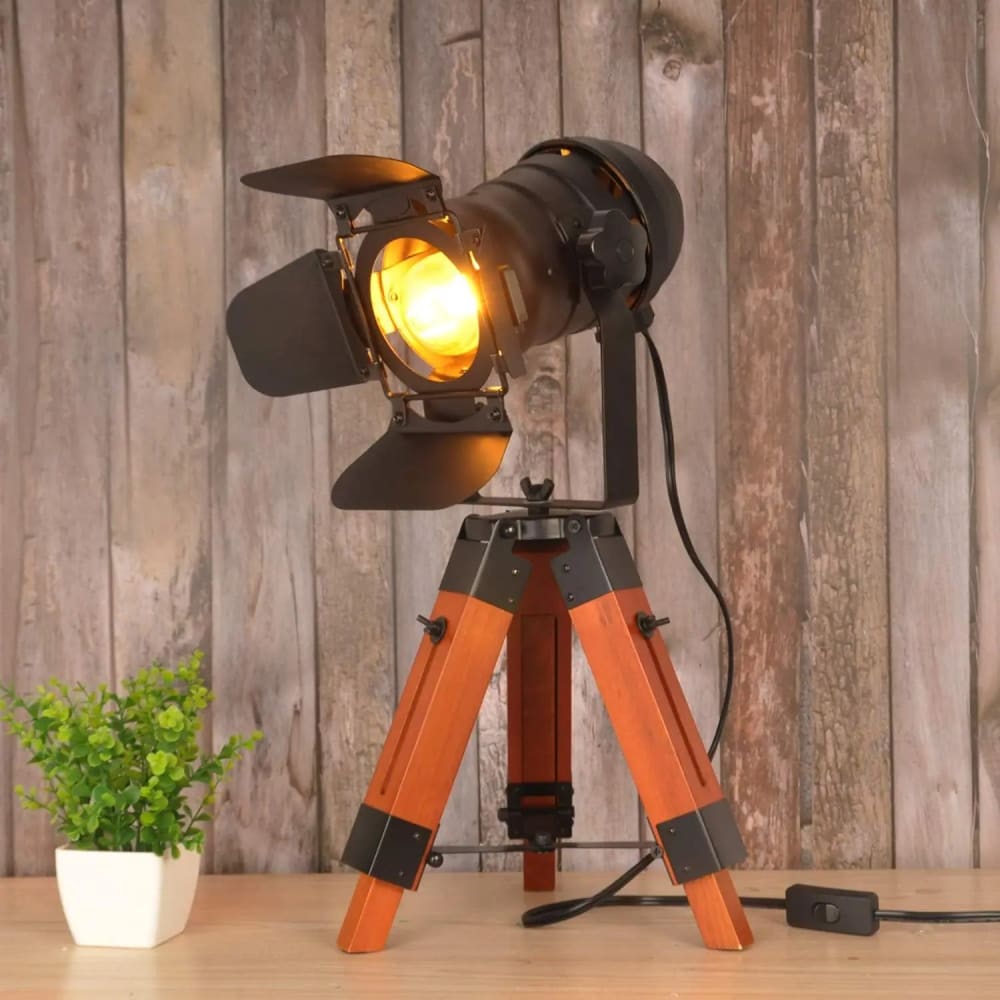 Alpinaluz Lampe de table trépied style cinéma en bois et métal noir H. 62 cm Noir 28x62x31cm