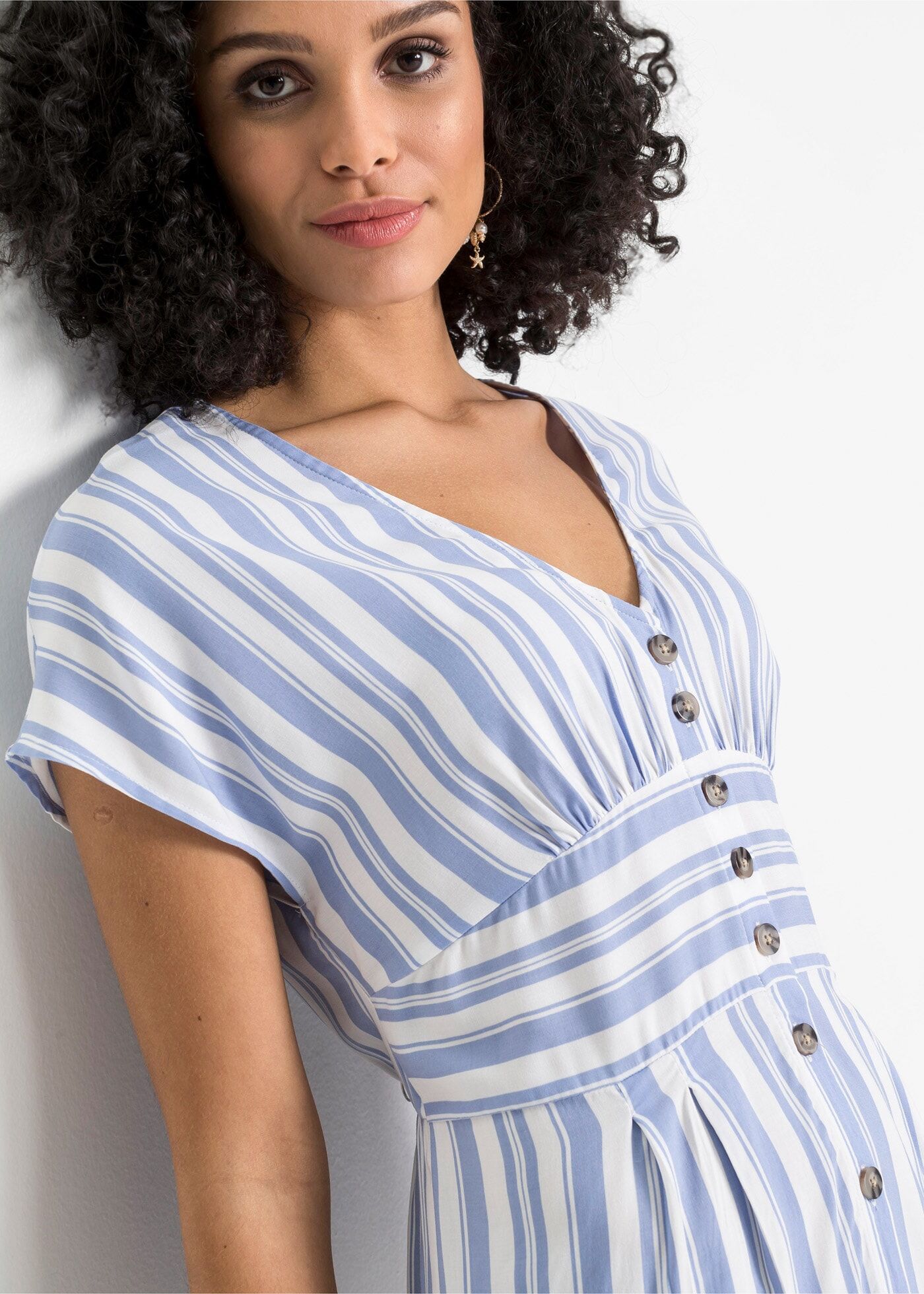 Midikleid BONPRIX, Damen, Gr. 44, N-Gr, Kurzarm, blau (hellblau, weiß gestreift), Obermaterial: 100% Viskose, ausgestellt, Kleider Midikleid, für warme Tage, aus Viskose, ausgestellte Passform hellblau, weiß gestreift 44, N-Gr, Kurzarm