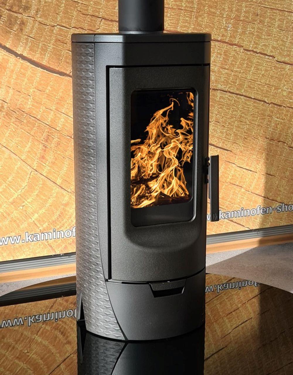 Design-Gusskaminofen Plamen Tara, raumluftunabhängig - 6kW