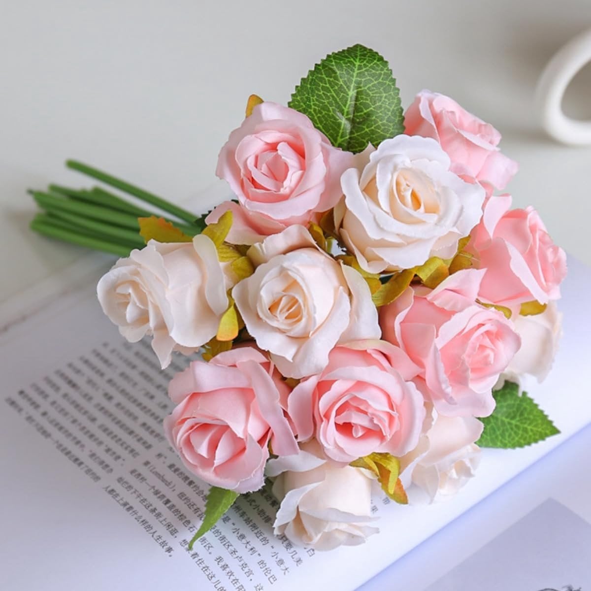 Set van 12 realistische kunstbloemen rozen in roze en champagne voor bruiloften en lentedecoratie