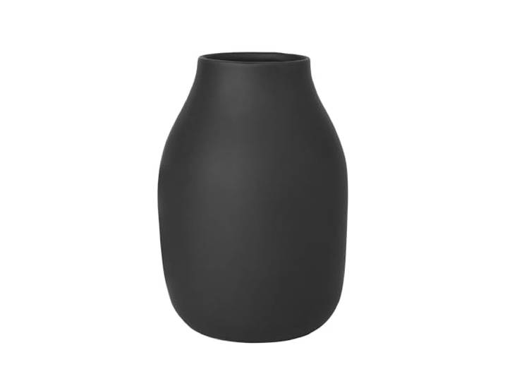 blomus -COLORA- Vase L aus Steingut\, Peat\, hergestellt in hochwertiger Handarbeit\, Elegante und dekorative Tischvase\, flächenschonendes Wohnaccessoire (H/B/T: 20 x 14 x 14 cm\, Peat\, 65701)