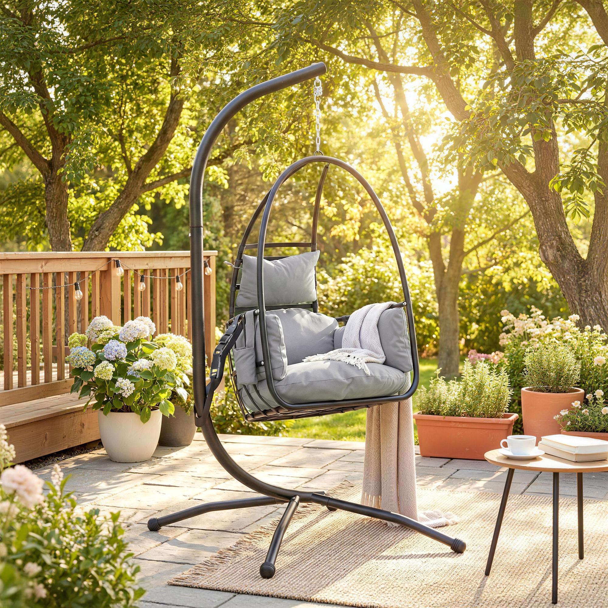 Outsunny Sedia Sospesa a Uovo con Supporto, Cestino Pieghevole, Poggiatesta, Cuscino e Tasca Laterale, Portata 120 kg, Grigio Scuro   Aosom Italy