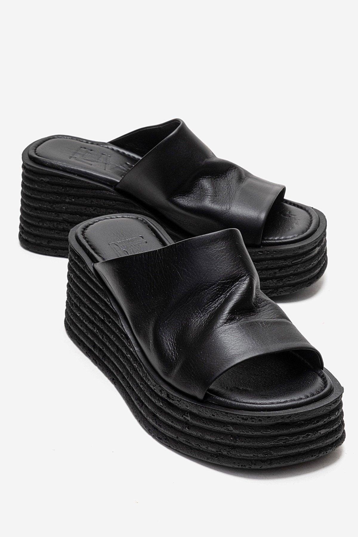 Forever & Always Leder-Keilabsatzsandale - Schwarz