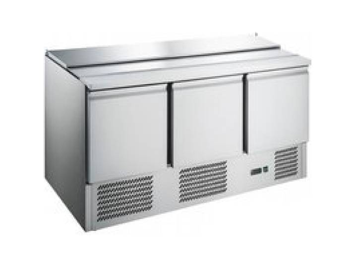 Saladette Réfrigérée 3 Portes 368 L – Plan de Travail Polyéthylène – GN 1/1 – Tropicalisée R290