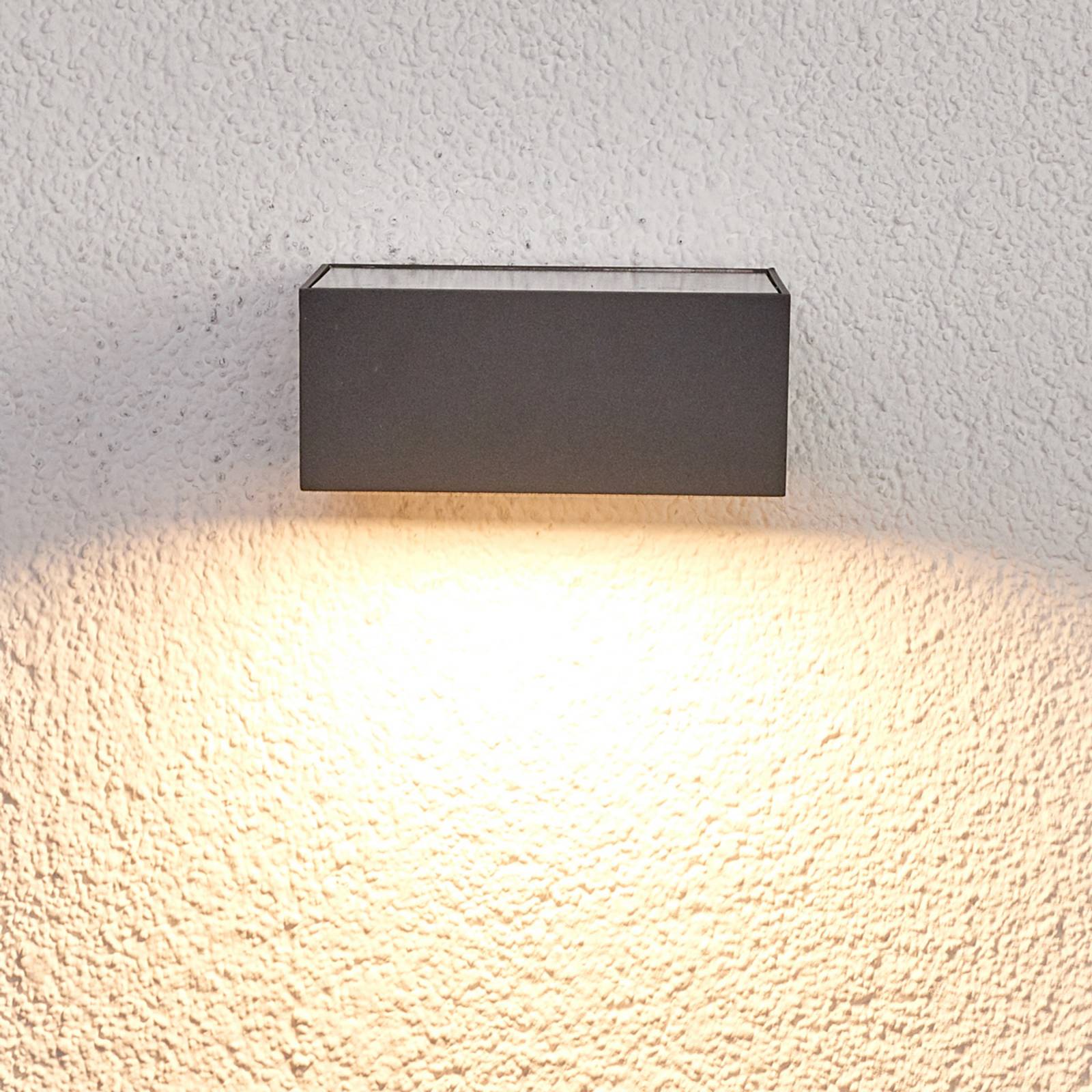 Lucande LED-Solarwandlampe Mahra, anthrazit, Metall, Sensor Mahra, alu / grau / zink, Aluminium, Modern, Solarleuchte außen