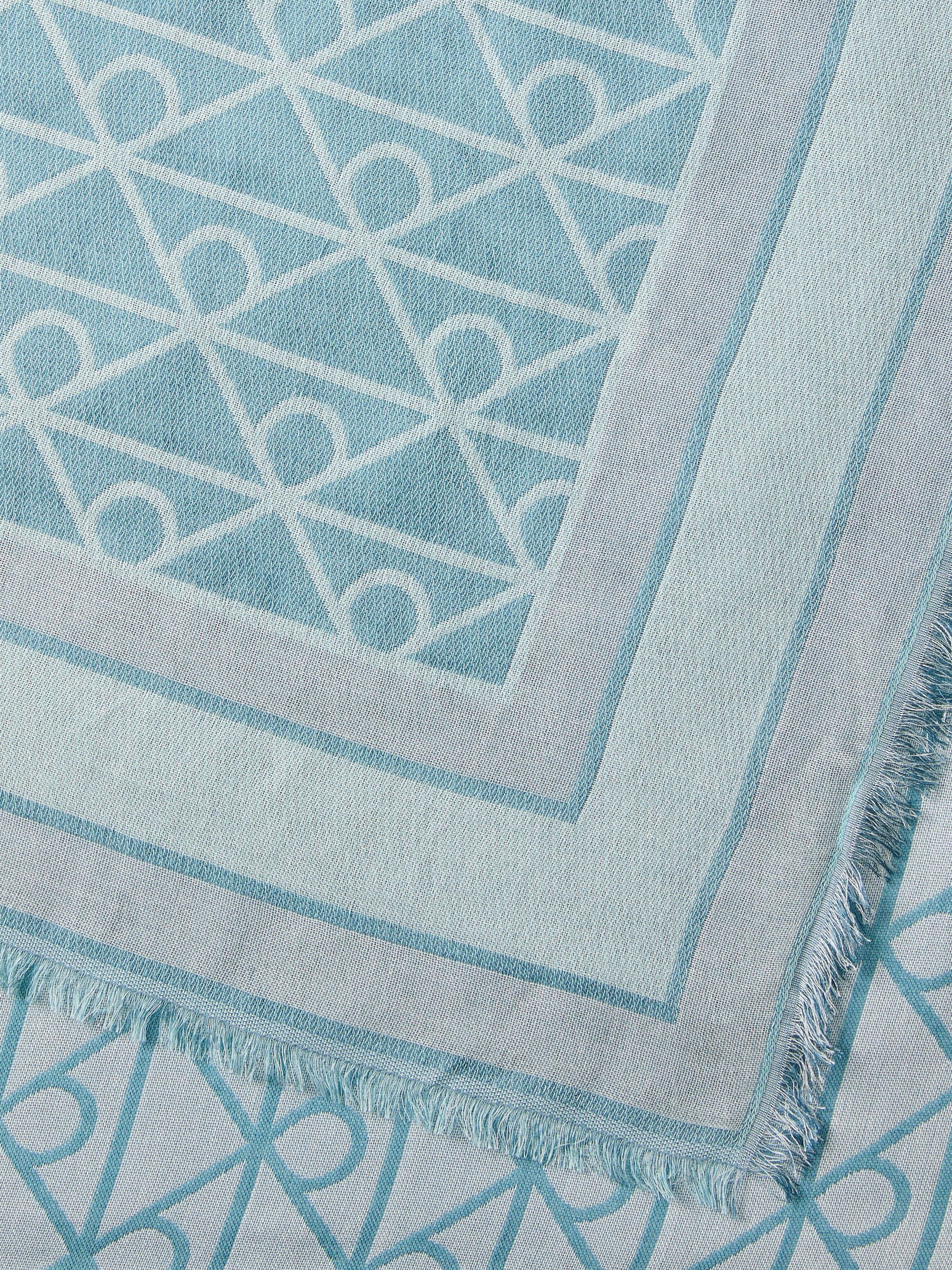 Modetuch CALVIN KLEIN JEANS "EMBLEM AOP JACQUARD SQUARE SCARF", Damen, blau (whispering blau, weiß), Web, Kunstfaser, gemustert, mehrfarbig, Modetücher Modetuch, Mit Markenlabelmusterung whispering blau, weiß Einheitsgröße