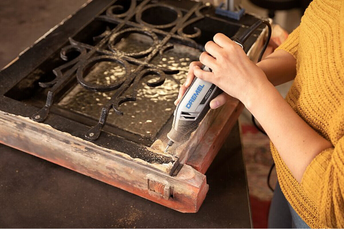 DREMEL® 4250, kabelgebundenes Multitool, 128 Zubehöre, 6 Vorsatzgeräte (F0134250JS)