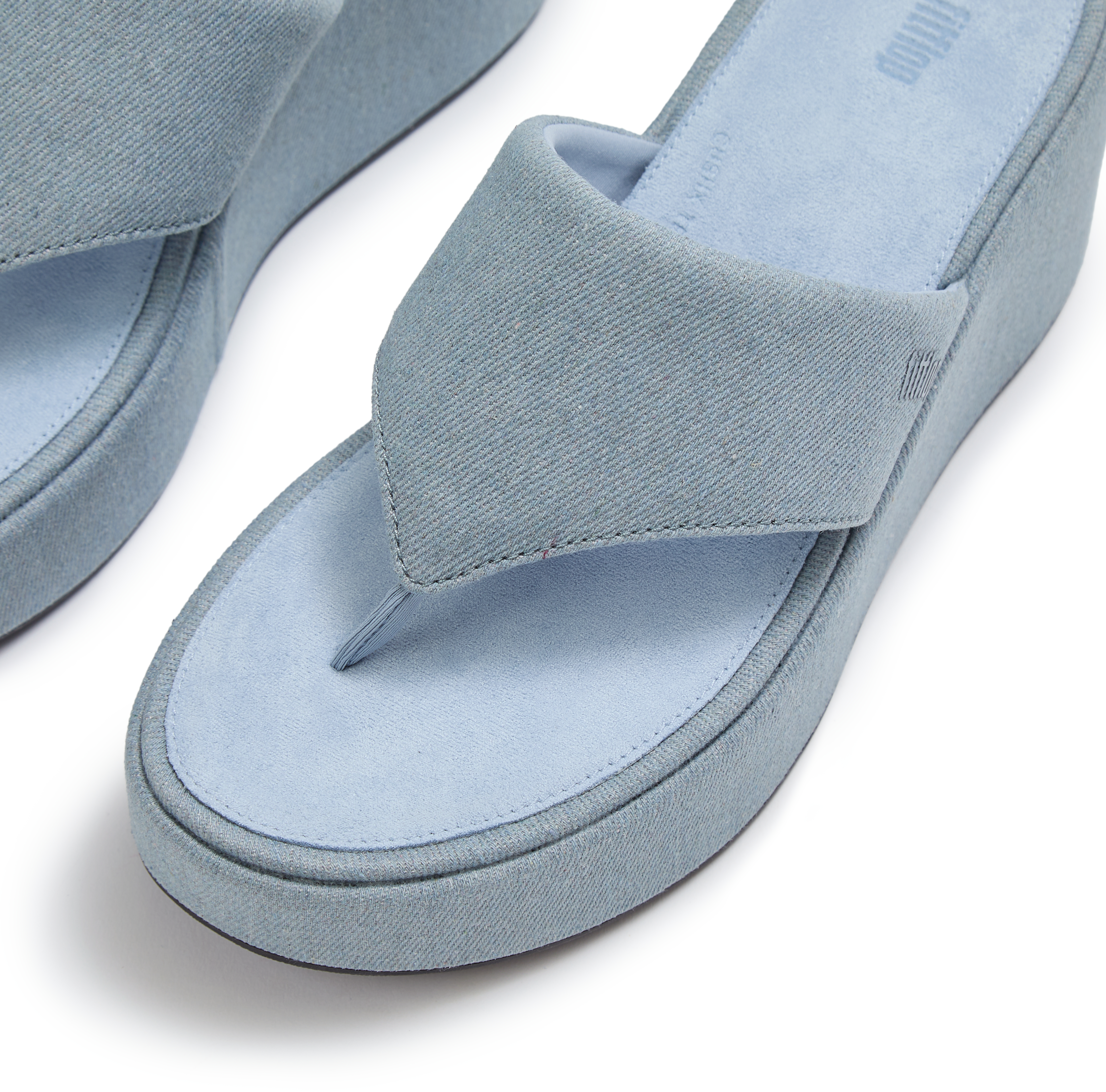 Dianette FITFLOP "PLATFFORMS DENIM WEDGE TOE-POST SANDALS", Damen, Gr. 39, Textil, blau (hellblau), unifarben, Schuhe Dianette, Plateau, Zehensteg, Sommerschuh mit weichem Zehensteg hellblau 39, Textil
