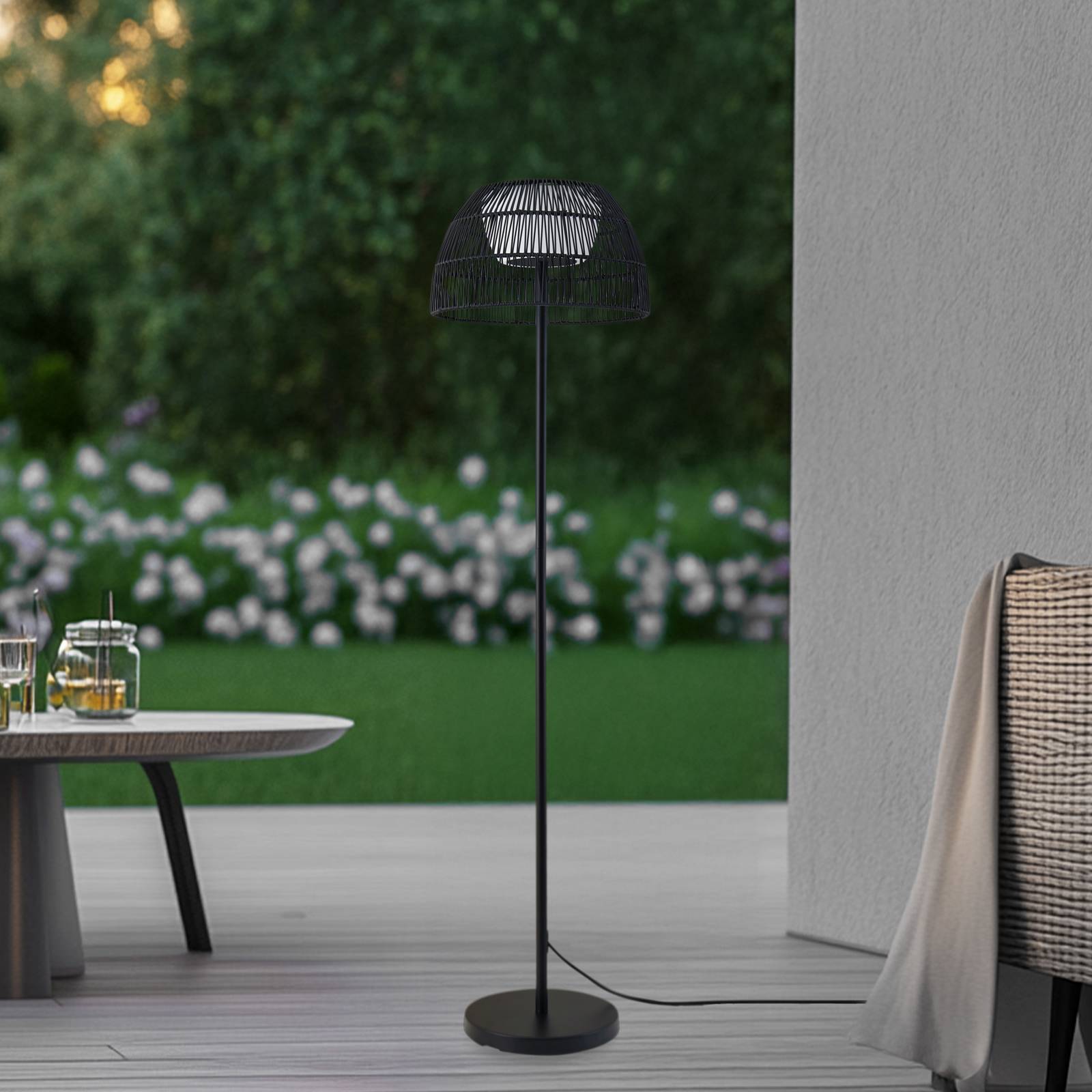 Lucande LED-Außenstehleuchte Heribio, schwarz, Eisen, 153 cm Heribio, schwarz, Metall, Modern