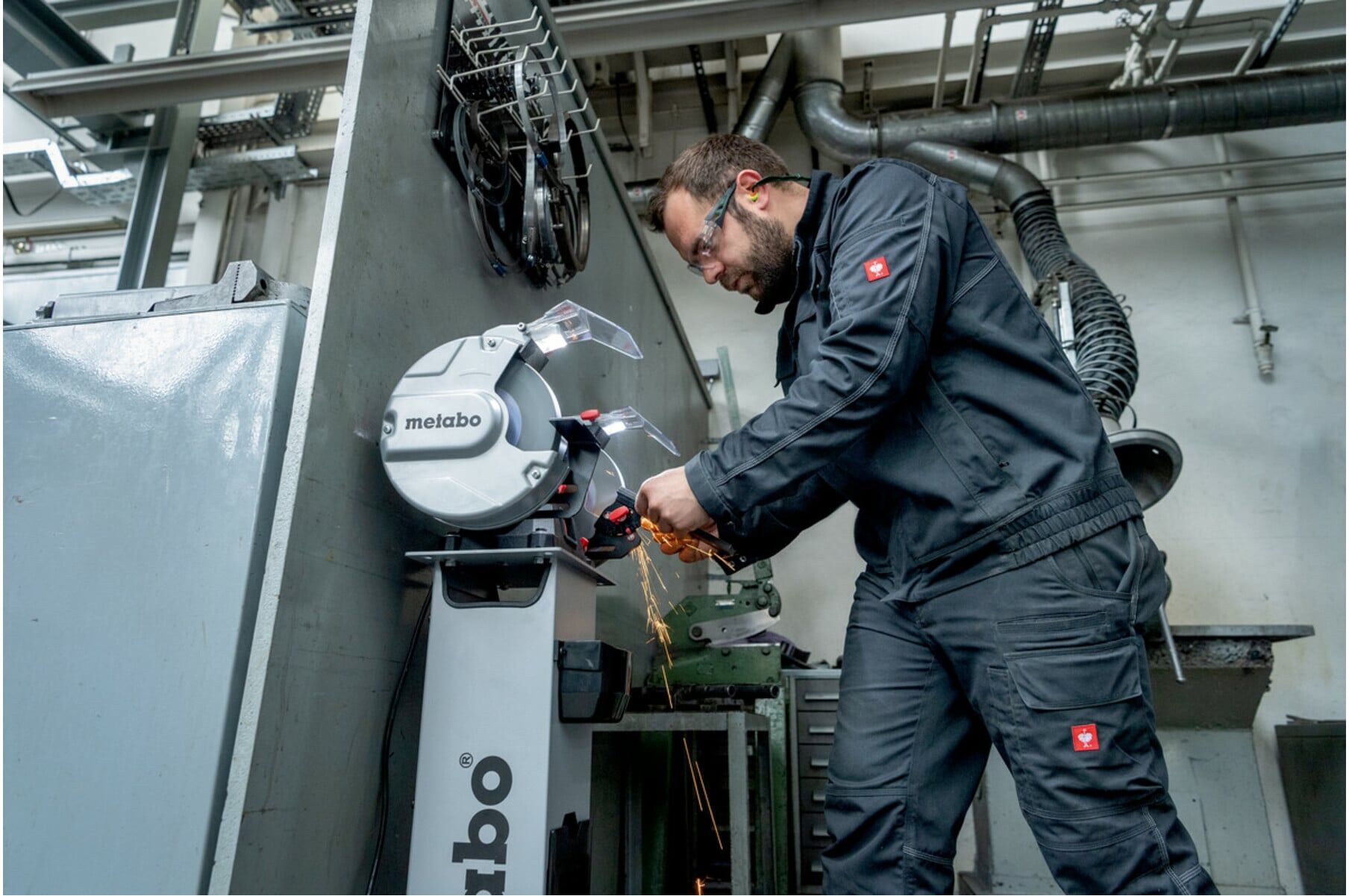 Metabo DS 200 Plus Doppelschleifmaschine Karton mit Schleifscheiben und Funkenschutz, 604200000)