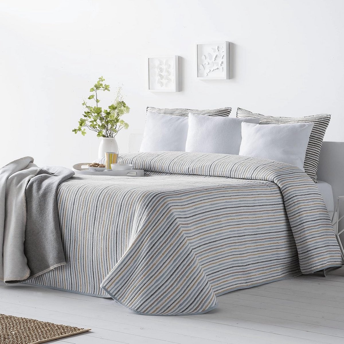 Beige Jaquard beddensprei met lichte strepen voor een eenpersoonsbed, 180 x 270 cm