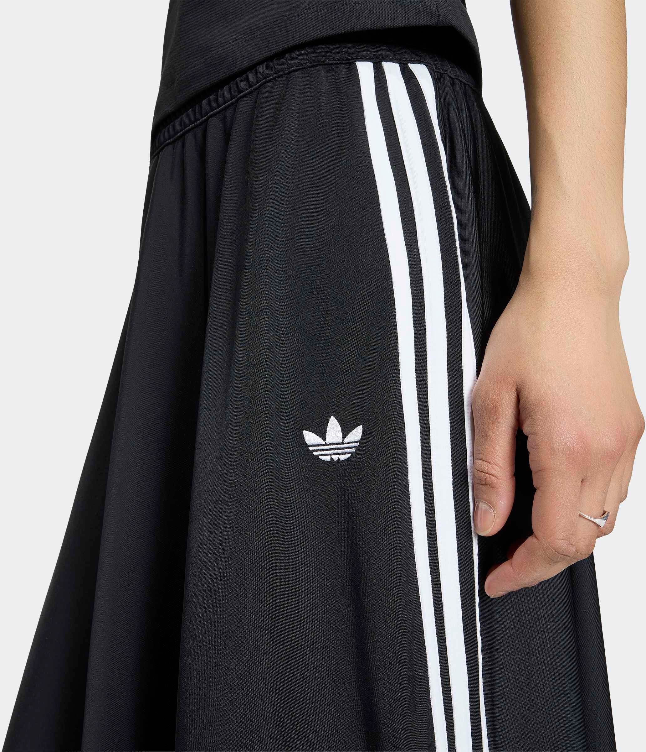 Adidas Originals "FIREBIRD SKIRT" im sportlichen Stil, mit Druckknopfverschluss
