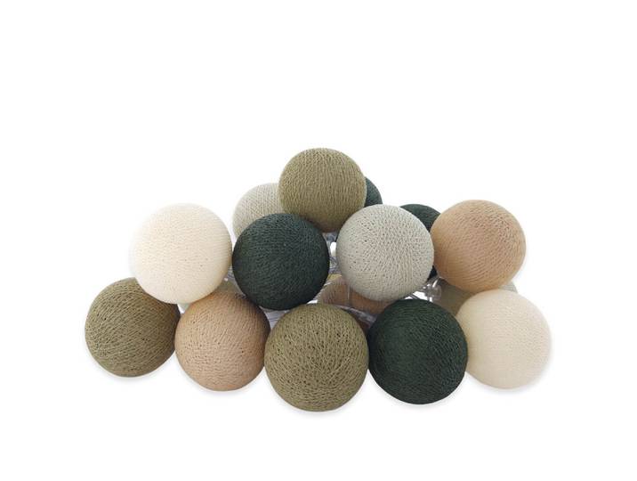 Lichterkette mit Baumwollkugeln