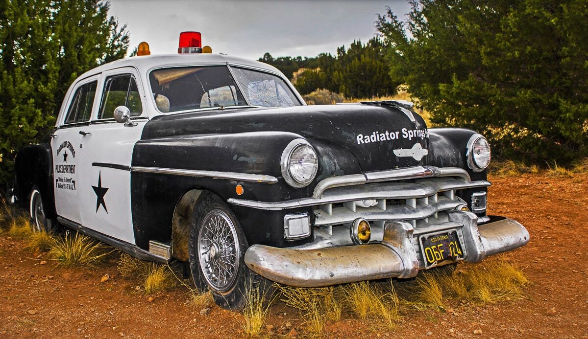 Papermoon "Altes Polizeiauto" bunt B/L: 2m x 1,49m, Bahnen: 4 Stk.