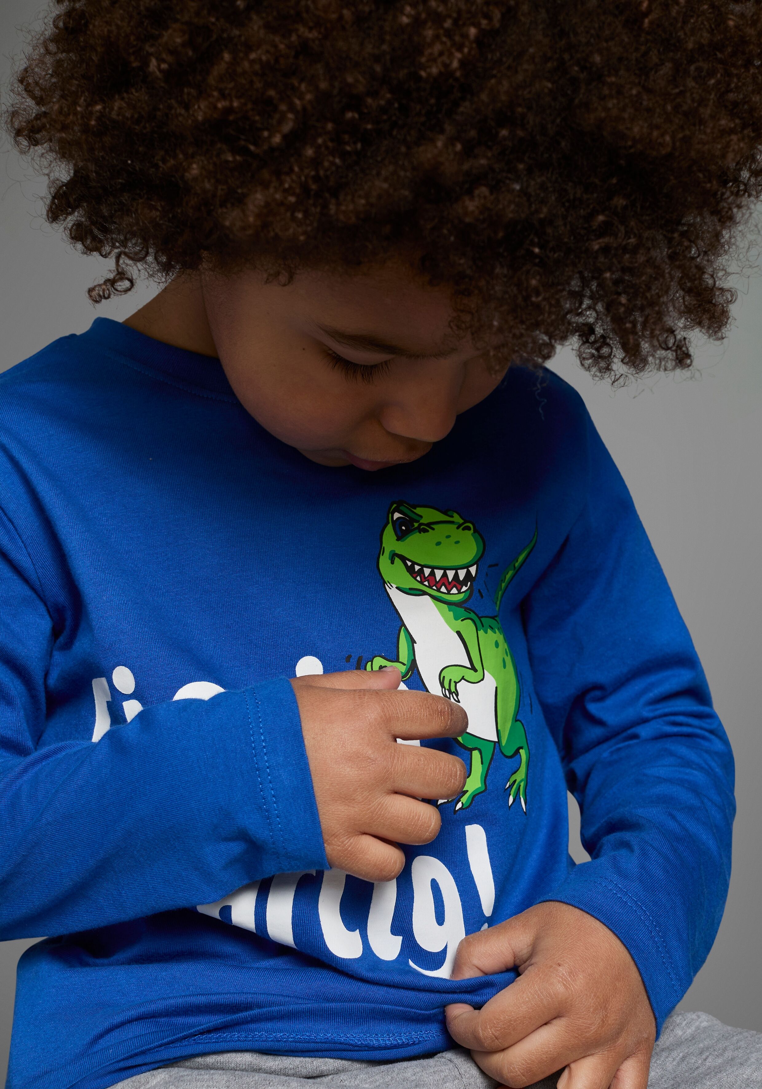 Langarmshirt KIDSWORLD "EINZIG NICHT ARTG", Jungen, Gr. 140/146, blau (royalblau), Jersey, Obermaterial: 100% Baumwolle, bedruckt, Basic, Rundhals, Shirts Langarmshirt, Langarm, Basic-Passform, bedruckt, Rundhalsausschnitt royalblau 140/146