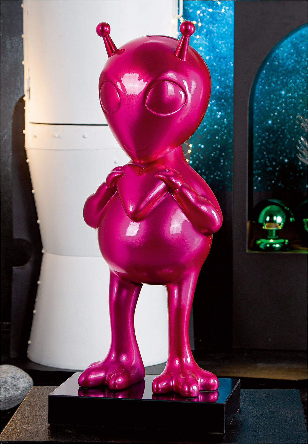Skulptur GILDE "Skulptur Alien auf Base", pink, B:30cm, Kunstharz, Dekofiguren, Skulptur pink B/H/T: 30cm