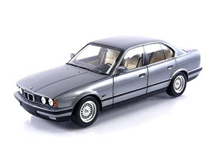 Minichamps - Miniaturauto zum Sammeln, 100024008, Grey Metallic