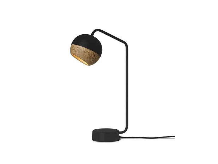 Mater Lampe de table Ray noir, détail en chêne sur l écran'