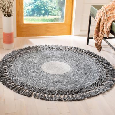 SAFAVIEH Handmade Sahara Promila Tassel Rug