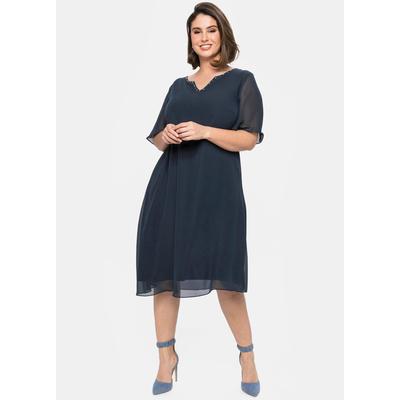 Chiffonkleid SHEEGO "Chiffonkleid", Damen, Gr. 48, Normalgrößen, blau (nachtblau), 100% Polyester, unifarben, knielang, Rundhals, Kleider Chiffonkleid