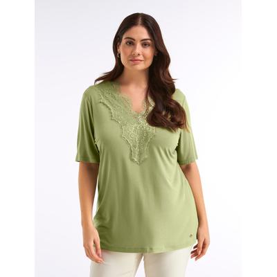 Spitzenshirt SHEEGO "Halbarmshirt", Damen, Gr. 52/54, grün (schilf), 95% Viskose, 5% Elasthan, Spitze:100% Polyimid, unifarben, V-Ausschnitt, Shirts