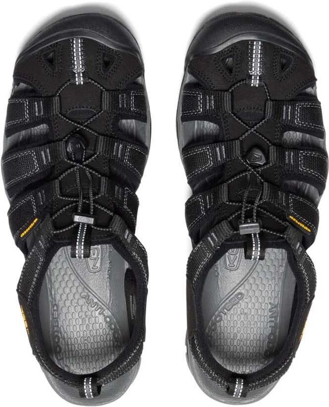 Keen Men's Clearwater CNX -sandaalit (miehet) - Triple Black, 42