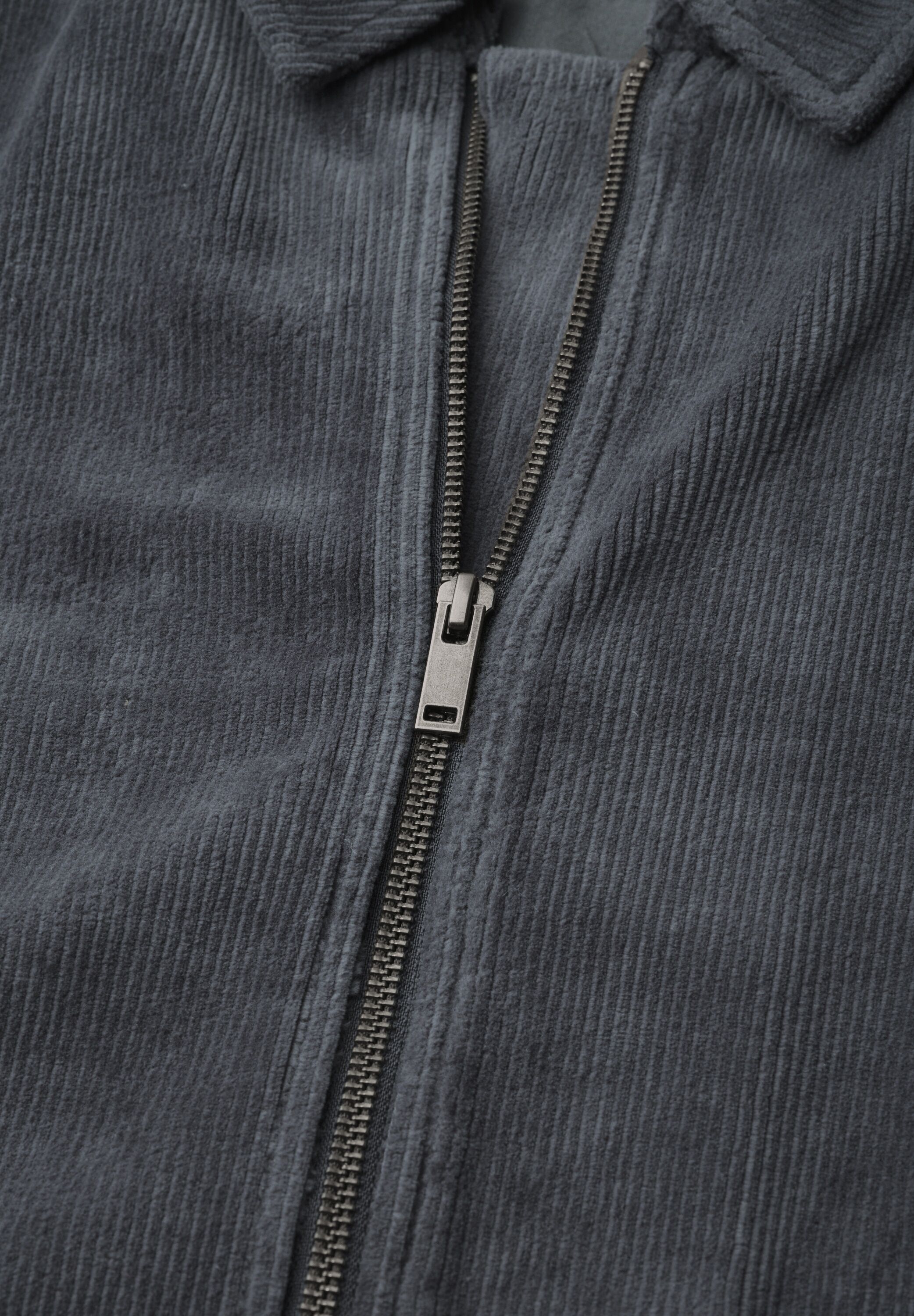 Blouson CECIL, Damen, Gr. L (42), stone ash grau, Cord, Obermaterial: 65% Baumwolle, 33% Polyester, 2% Elasthan. Futter: 100% Baumwolle, unifarben, bequem hüftlang, Rundhals, Bündchen, Jacken Blouson, aus Cord mit Hemdkragen stone ash grau L (42)