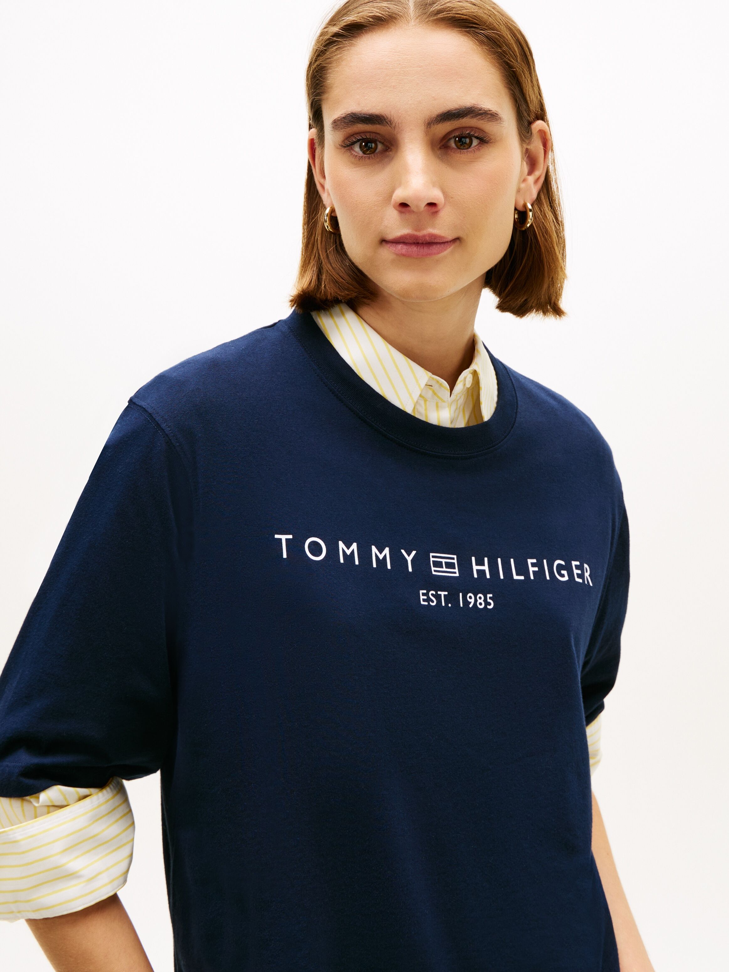 Langarmshirt TOMMY HILFIGER "CORP LOGO TRAPEZE C-NK TEE", Damen, Gr. S (36), blau (schwarz night navy), Single Jersey, Obermaterial: 100% Baumwolle, bedruckt, regular fit, Rundhals, Shirts Langarmshirt schwarz night navy S (36)