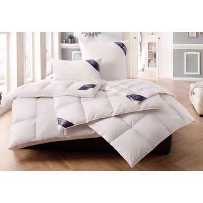 Daunenbettdecke + 3-Kammer-Kopfkissen EXCELLENT "Davos", weiß, B/L: 155cm x 220cm Anzahl Teile 1, B/L: 80cm x 80cm Anzahl Teile 1, Bezug: Baumwolle Füllung: Gänsedaune/-feder, polarwarm, Bettdecken Bezug: 100% Baumwolle. Kopfkissen Bezug: 100%...