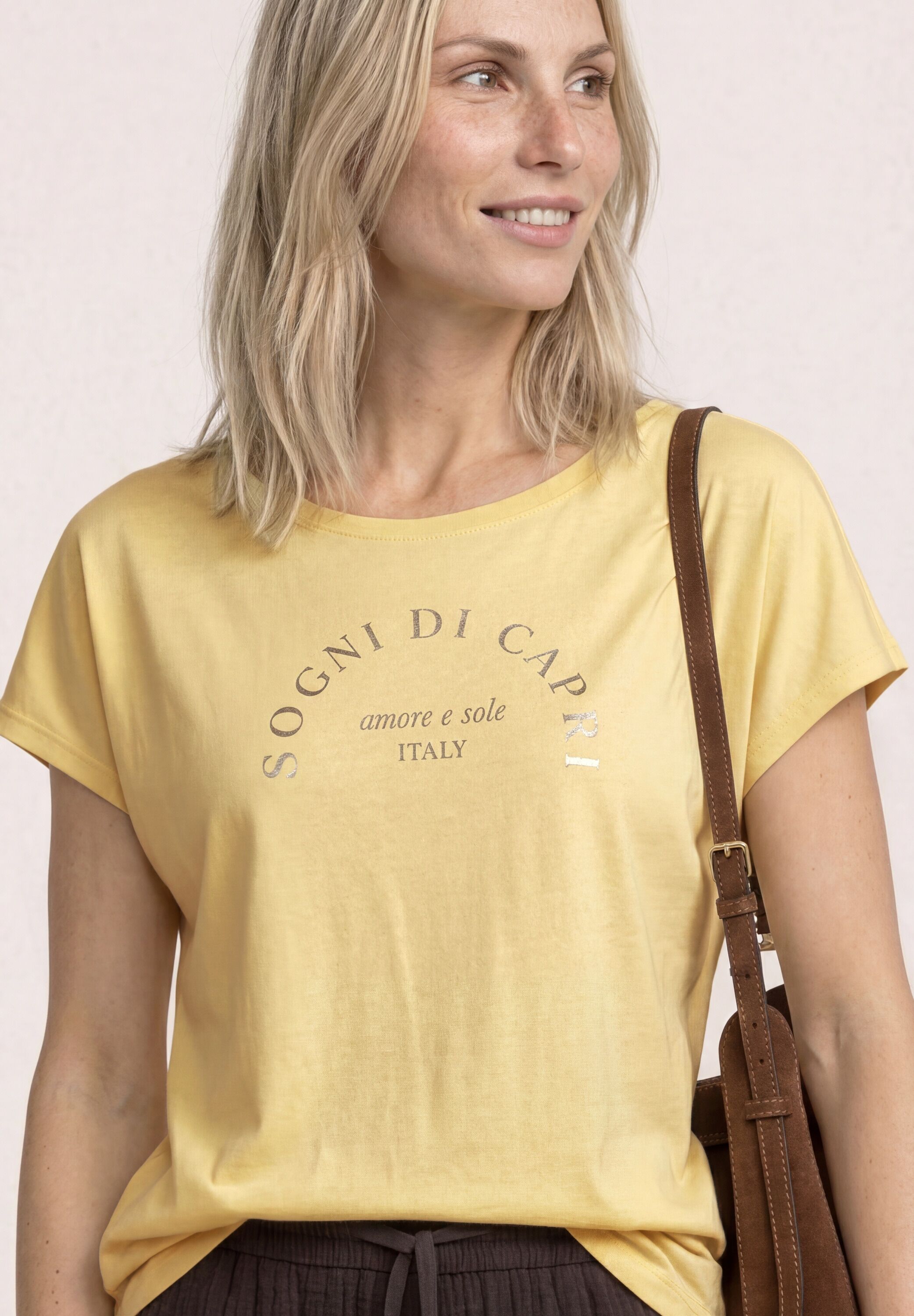 Shirttop STREET ONE, Damen, Gr. 34, gelb (soft gelb), Jersey, Obermaterial: 50% Baumwolle, 50% Modal, Glitzermuster, bedruckt, normal hüftbedeckend, Rundhals, abgesteppte Kante, Tops Shirttop, Sommershirt mit Wording Artwork soft gelb 34