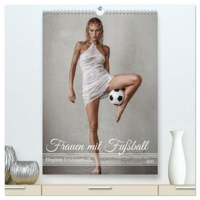 Frauen mit Fußball – Eleganz. Leidenschaft. (hochwertiger Premium Wandkalender 2027 DIN A2 hoch), Kunstdruck in Hochglanz