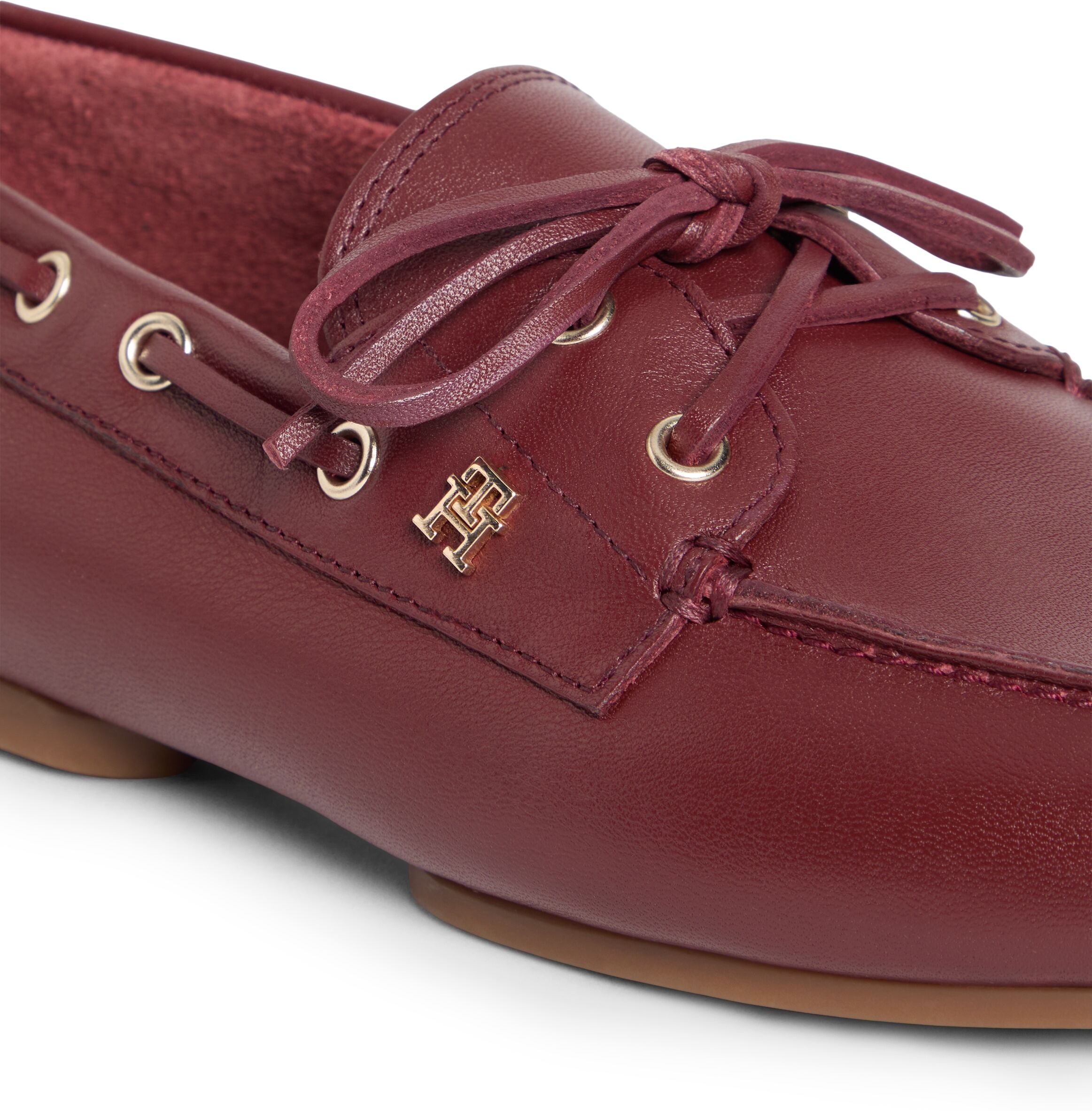 Bootsschuh TOMMY HILFIGER "TH SLEEK LEATHER BOAT SHOE", Damen, Gr. 41, Leder Textil, rot (braun), Nappaleder, unifarben, Schuhe Bootsschuh, Bootsschuh, Businessschuh mit Blockabsatz und Ösen mit Durchzug braun 41, Leder Textil