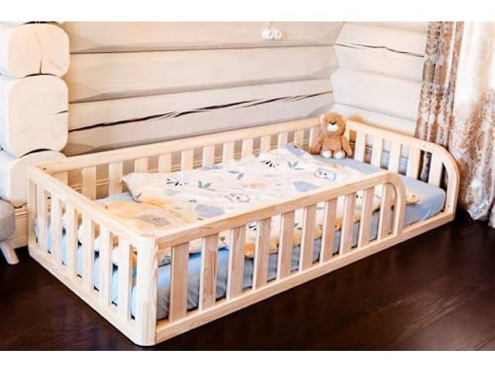 Mandrele - Montessori Bett, Bodenbett mit Lattenrost, Rausfallschutz Bett, Kinderbett, Holzbett mit Bettgestell für Jungen und Mädchen, 140x200 cm, Natur