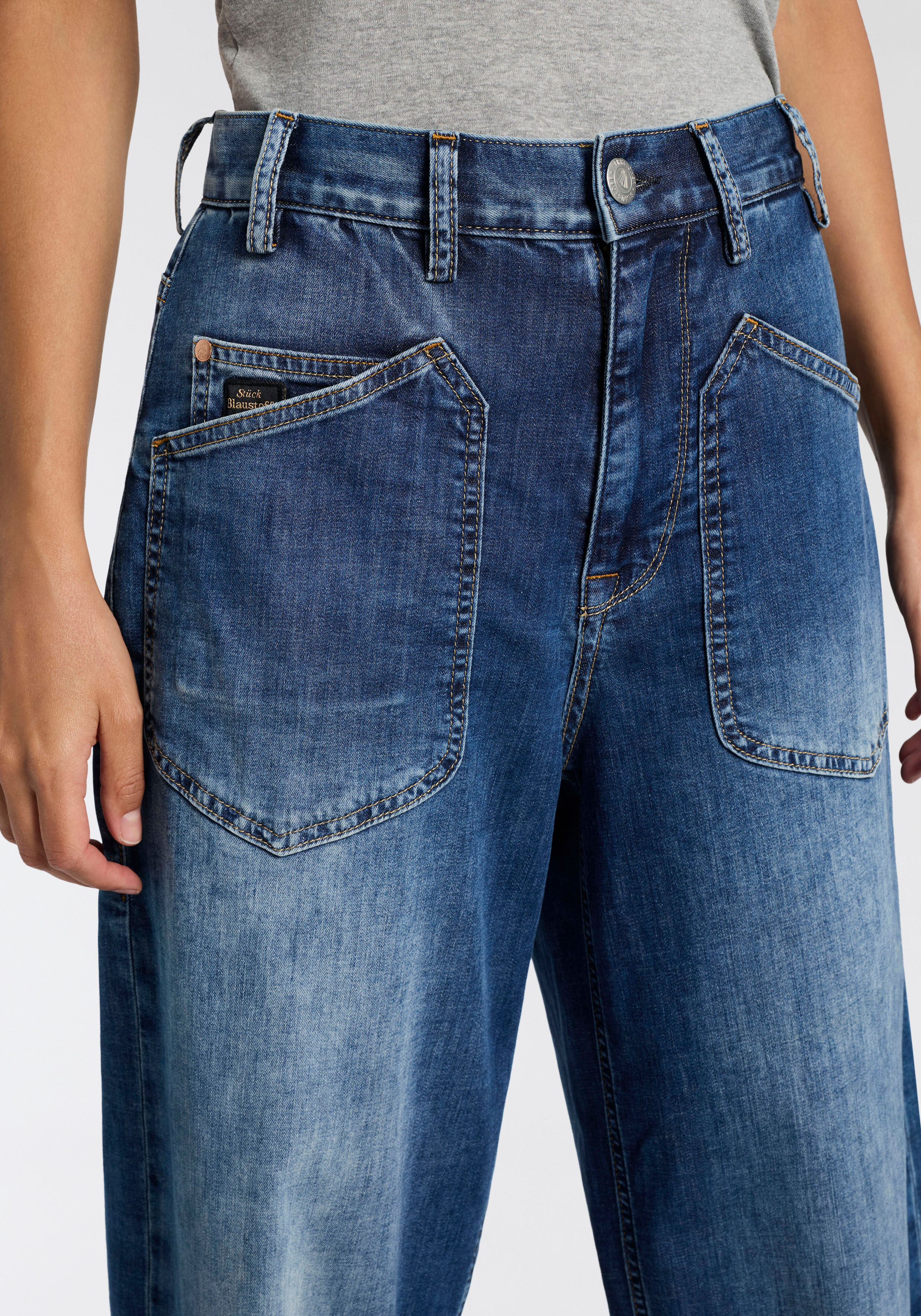 Loose-fit-Jeans HERRLICHER "Meryll Denim Light", Damen, Gr. 31, Länge 32, blau (dolphin), Denim/Jeans, Obermaterial: 98% Baumwolle, 2% Elasthan, loose fit knöchelfrei, Jeans Loose-fit-Jeans, O-Shape mit aufgesetzten Taschen dolphin 31, Länge 32