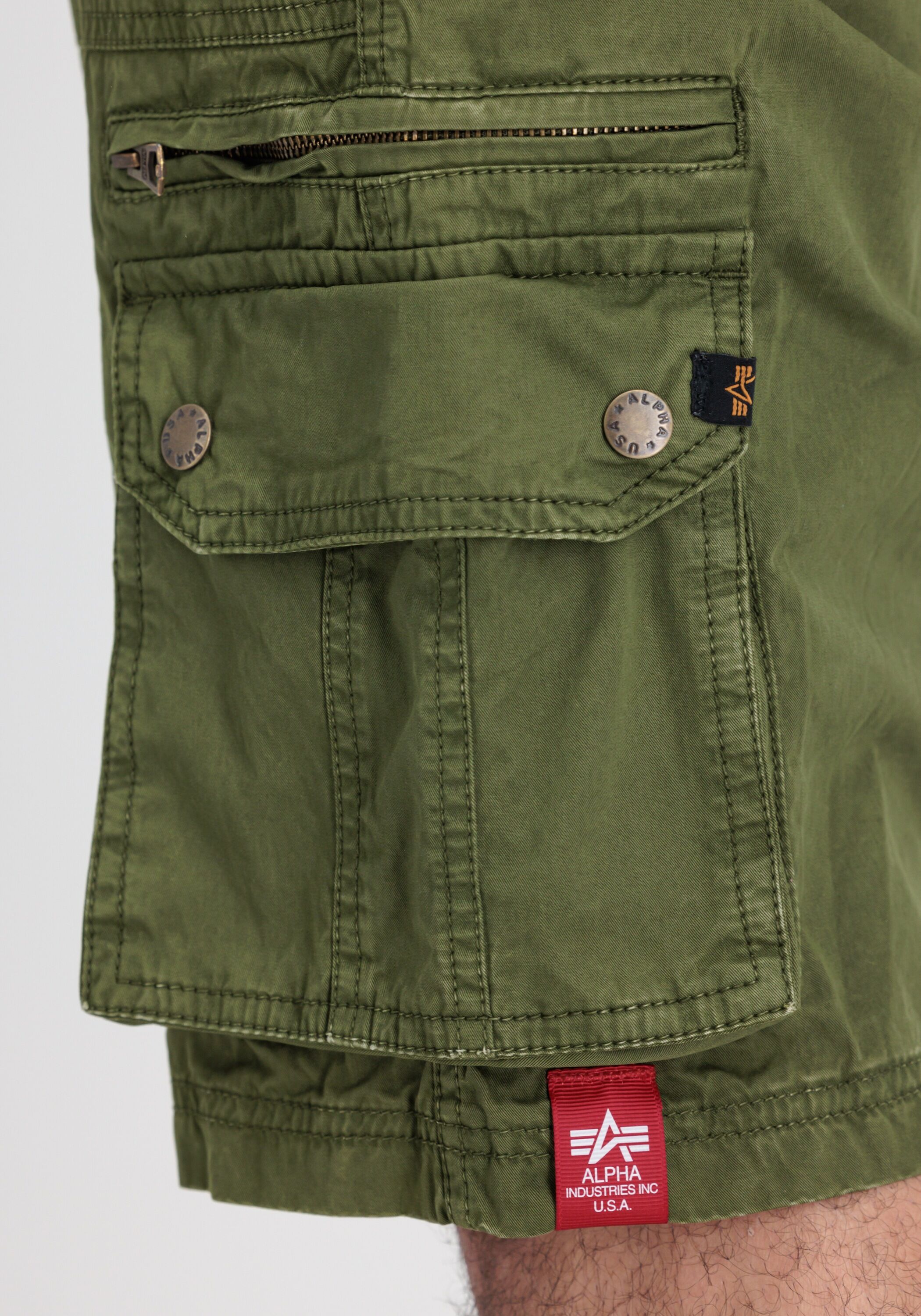 Shorts ALPHA INDUSTRIES "Alpha Short", Herren, Gr. 33, Normalgrössen, grün (schwarz olive), Obermaterial: 100% Baumwolle, Hosen Shorts schwarz olive 33, Normalgrössen