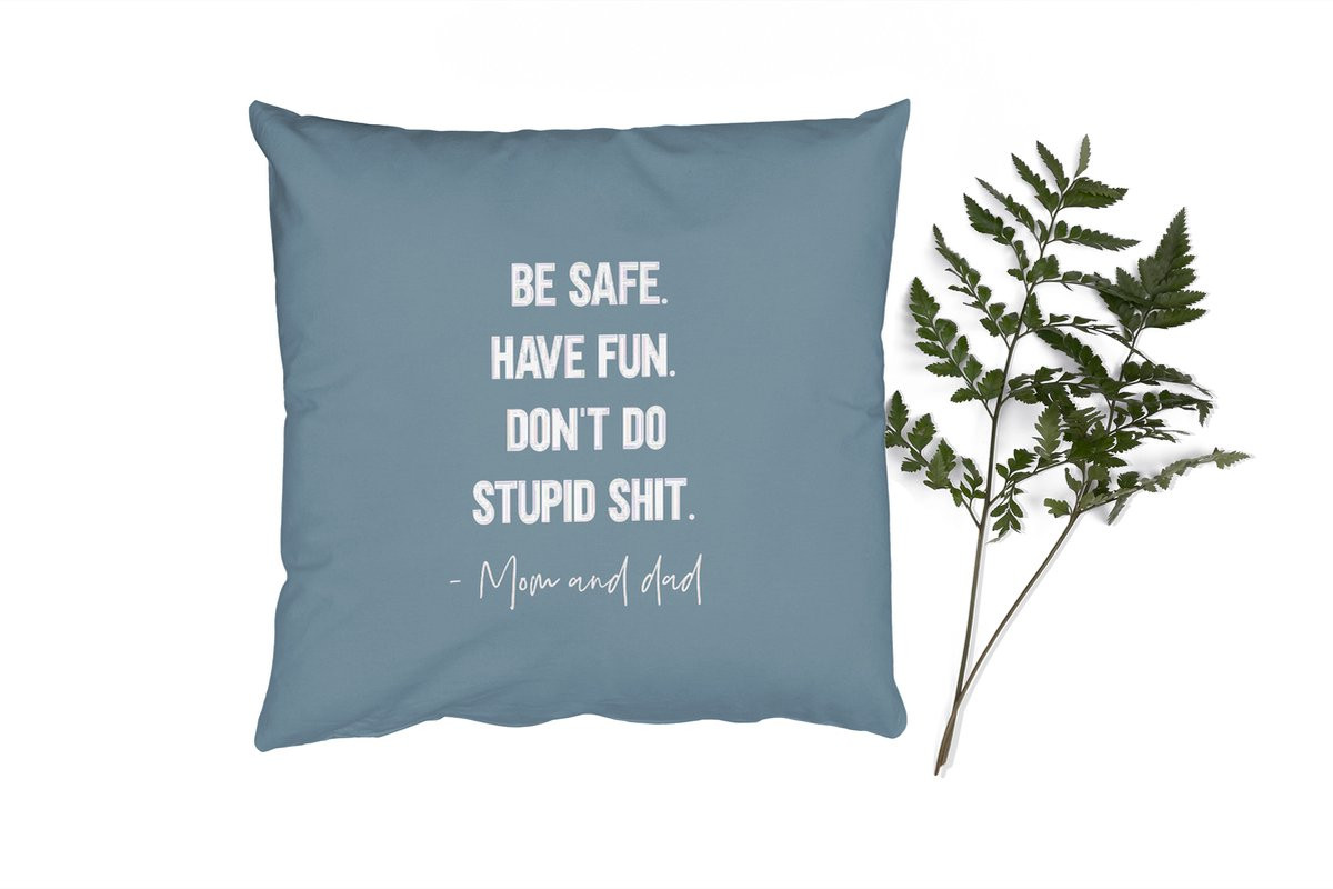 PillowMonkey Sierkussen voor tieners met tekst Be safe. Have fun - 45 x 45 cm